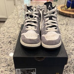 Jordan Air Mid SE Craft in Gray and White